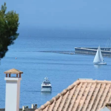 Cascais 400 M From